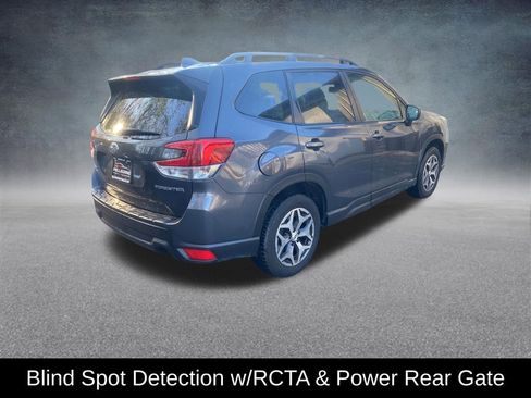 Used 2023 Subaru Forester Premium image 6