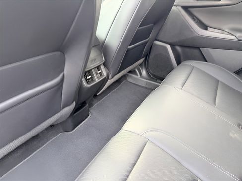 Used 2025 Chevrolet Equinox LT w/ Convenience Package II image 30