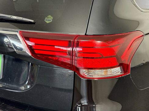 Used 2020 Mitsubishi Outlander ES image 33