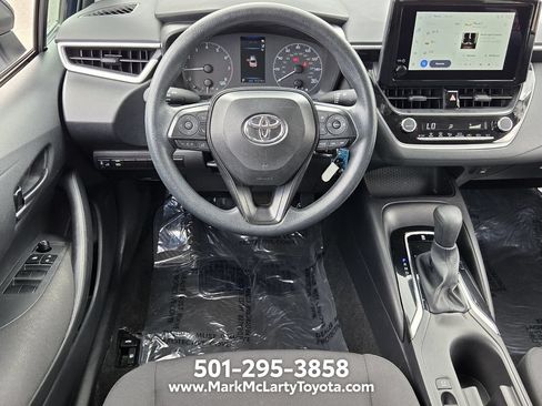 Used 2025 Toyota Corolla LE FWD image 11