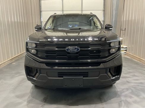 Used 2025 Ford Expedition Active image 2