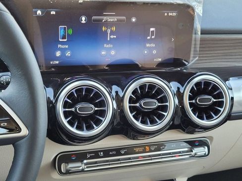 Certified 2026 Mercedes-Benz GLB 250 4MATIC image 27