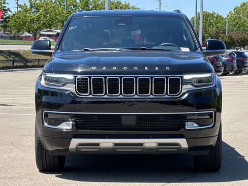 Used 2024 Jeep Wagoneer L Series II w/ Flexible Seating Group AWD/4WD image 9