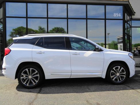 Used 2019 GMC Terrain Denali w/ Advanced Safety Package AWD/4WD image 4