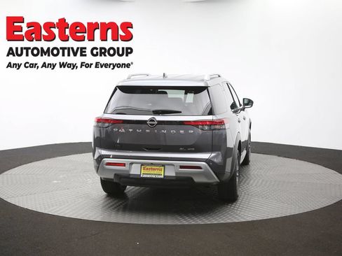 Used 2022 Nissan Pathfinder SL AWD/4WD image 39