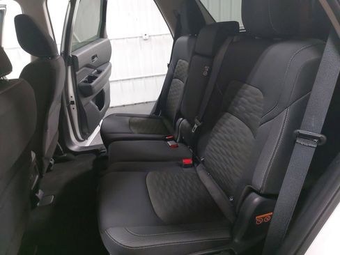 Used 2025 Nissan Pathfinder SV image 15