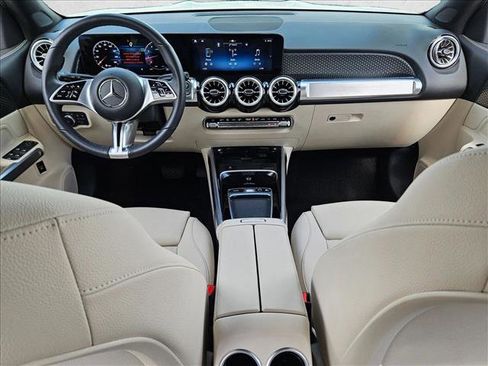 Used 2025 Mercedes-Benz GLB 250 image 16