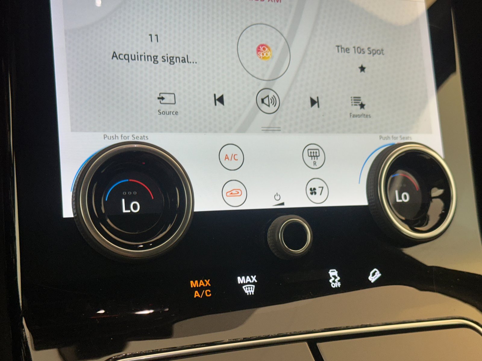 Used 2019 Land Rover Range Rover Velar S AWD/4WD image 19