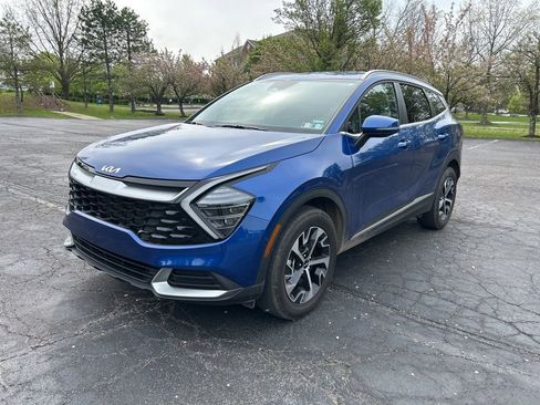 Used 2025 Kia Sportage EX image 3