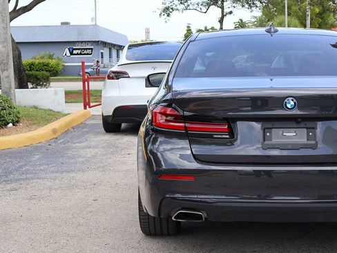 Used 2023 BMW 530e w/ Premium Package image 16