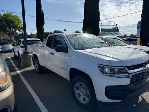 Used 2022 Chevrolet Colorado W/T RWD image 2