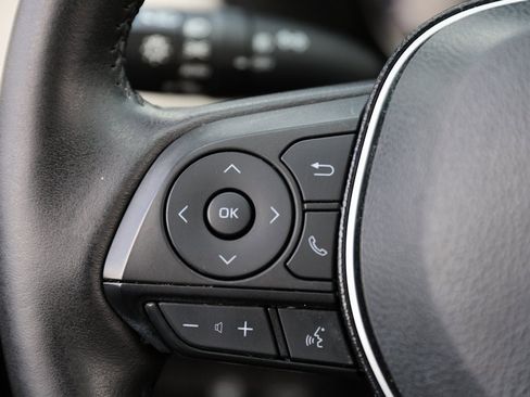 Used 2021 Toyota RAV4 XLE Premium image 24