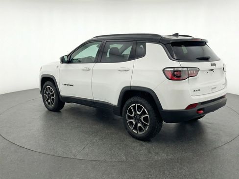 Used 2025 Jeep Compass Trailhawk AWD/4WD image 6