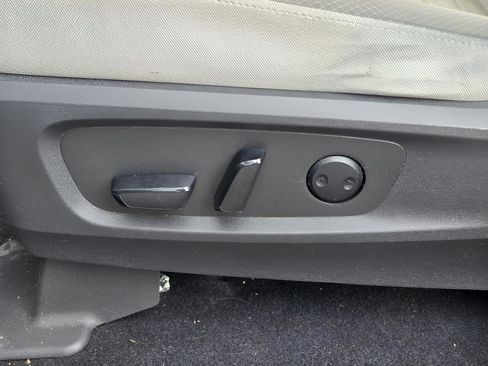 Used 2022 Nissan Pathfinder SV FWD image 19