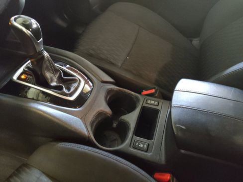 Used 2020 Nissan Rogue SV FWD image 26