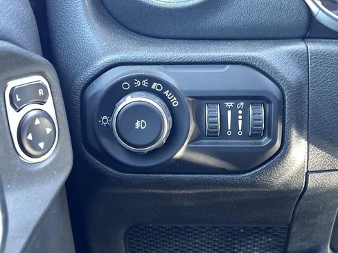 Used 2019 Jeep Wrangler Unlimited Sahara AWD/4WD image 25
