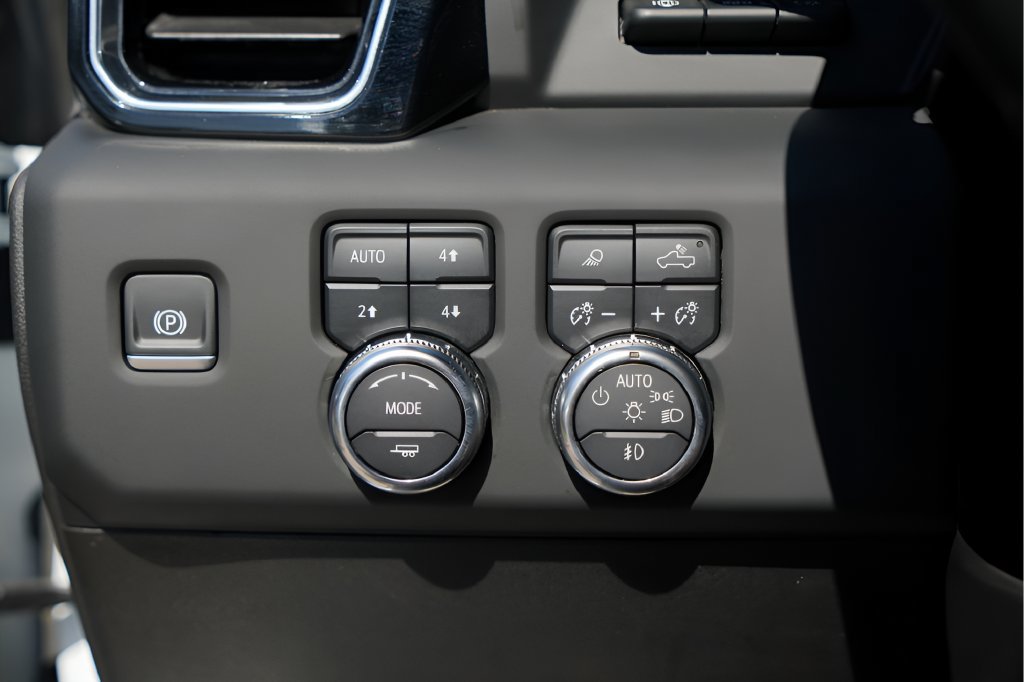 Used 2024 GMC Sierra 3500 Denali Ultimate AWD/4WD image 18