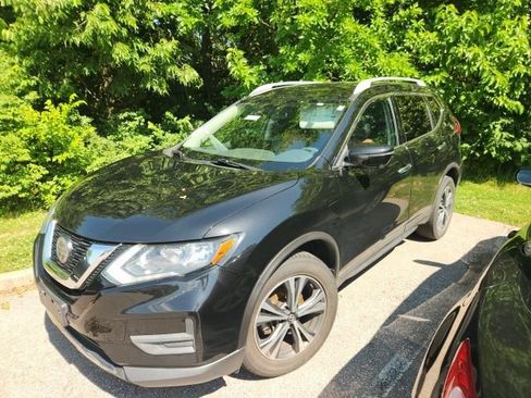 Used 2019 Nissan Rogue SV w/ Premium Package AWD/4WD image 5