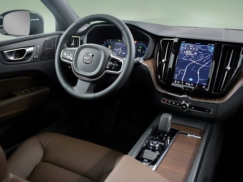 New 2024 Volvo XC60 T8 Plus w/ Protection Package Premier image 28