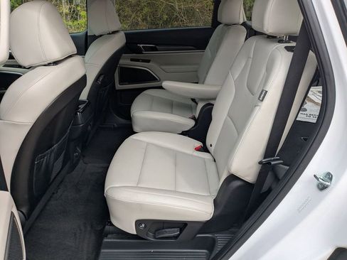 Used 2025 Kia Telluride S FWD image 24