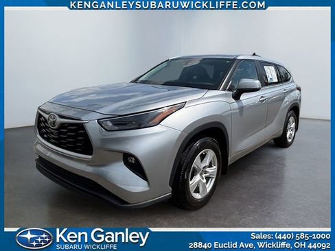 Used 2023 Toyota Highlander LE AWD/4WD image 1