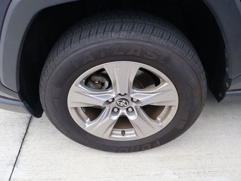 Used 2024 Toyota RAV4 XLE FWD image 4