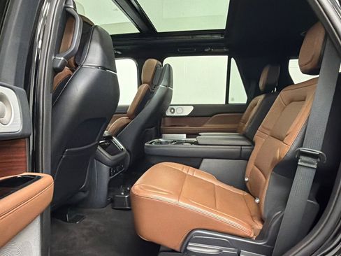 Used 2023 Lincoln Navigator Reserve AWD/4WD image 21