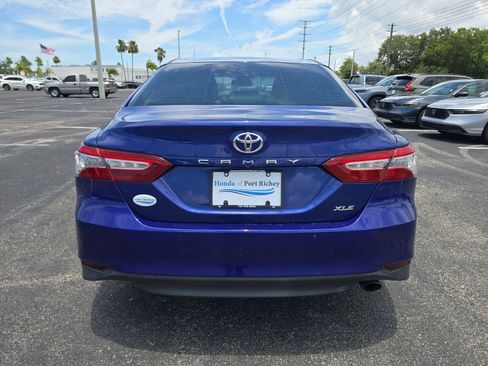 Used 2018 Toyota Camry XLE FWD image 5