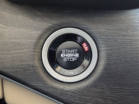 Used 2024 Jeep Grand Cherokee Limited w/ MOPAR Finishing Package image 33