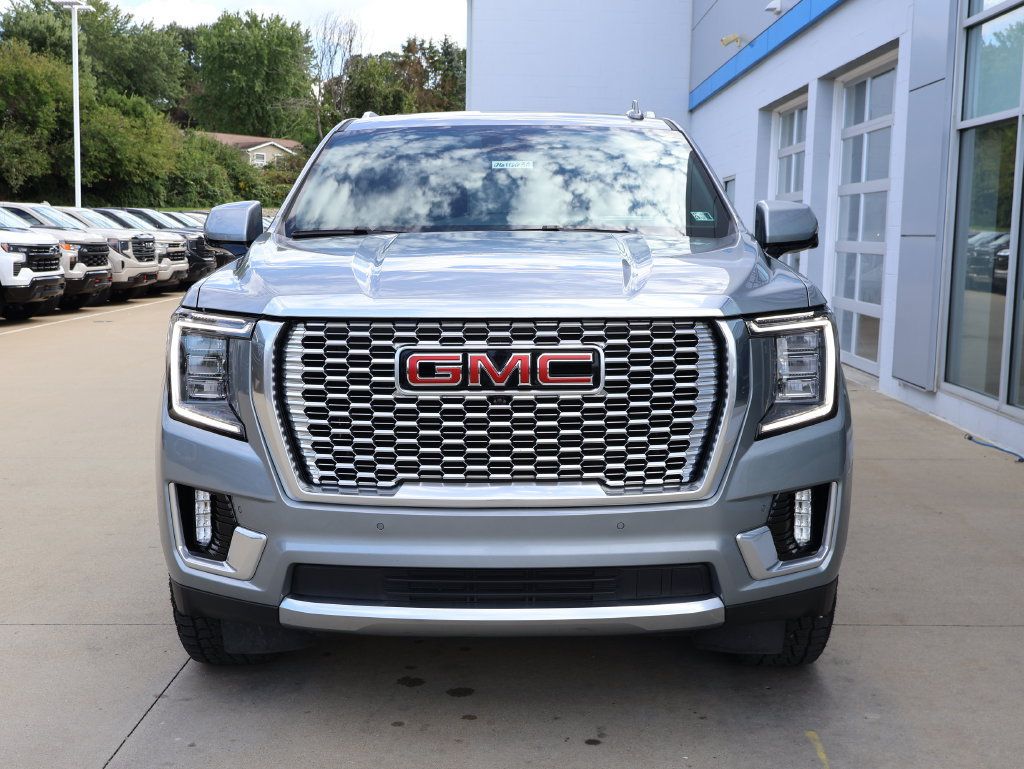 Used 2024 GMC Yukon XL Denali AWD/4WD image 5