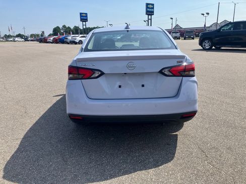 Used 2024 Nissan Versa SR FWD image 4