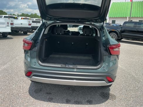Used 2025 Chevrolet Trax LT FWD image 21