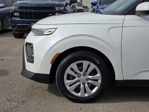 Used 2021 Kia Soul LX image 6