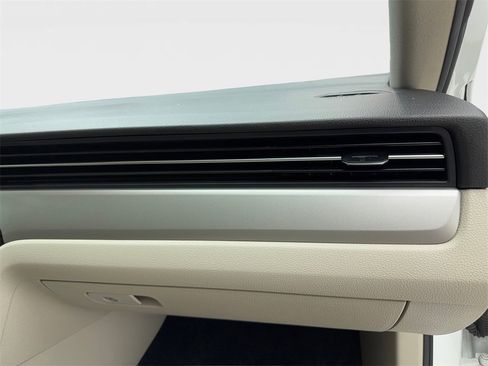 Used 2022 Volkswagen Passat 2.0T SE image 37