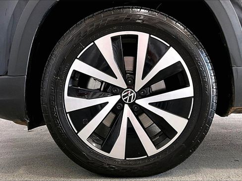 Used 2022 Volkswagen Taos SE w/ Panoramic Sunroof Package image 8