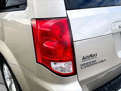 Used 2014 Dodge Grand Caravan SXT w/ Rear Park Assist Package FWD image 21