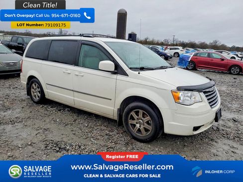 Used 2010 Chrysler Town & Country Touring image 5