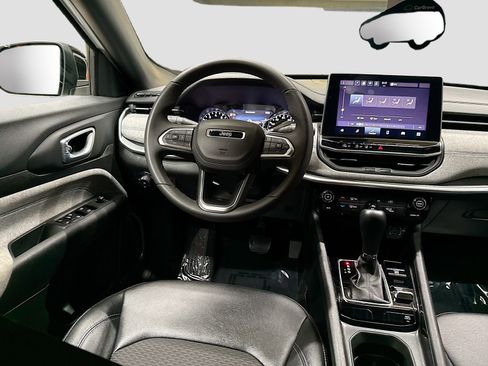 Used 2024 Jeep Compass Latitude image 22