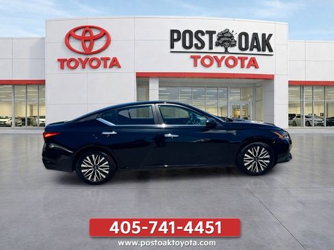 Used 2025 Nissan Altima 2.5 SV FWD image 6