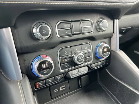 Used 2021 GMC Yukon SLT w/ SLT Luxury Plus Package image 11