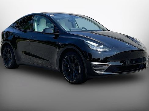 Used 2022 Tesla Model Y Long Range AWD/4WD image 1