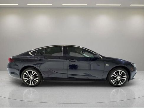 Used 2018 Buick Regal Essence image 2