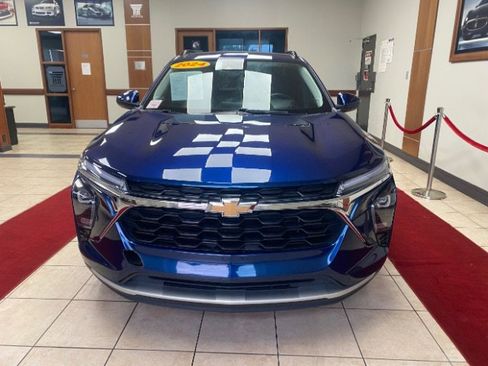 Used 2024 Chevrolet Trax LT w/ Driver Confidence Package image 9