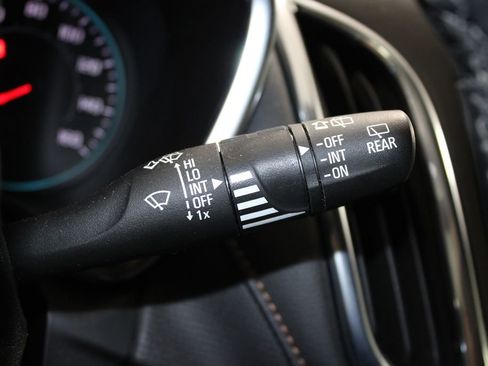 Used 2023 Chevrolet Equinox Premier image 24