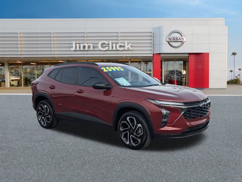 Used 2025 Chevrolet Trax RS image 1