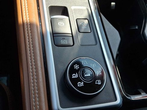 Used 2023 Nissan Pathfinder Platinum AWD/4WD image 24
