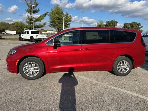 New 2026 Chrysler Pacifica Select image 17