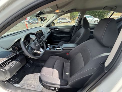 Used 2025 Nissan Altima 2.5 SV FWD image 27