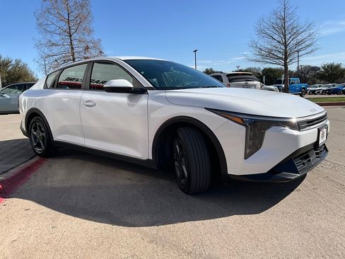 Used 2025 Kia K4 LXS image 5