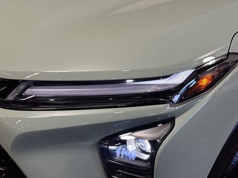 Used 2025 Chevrolet Trax ACTIV w/ Driver Confidence Package FWD image 3